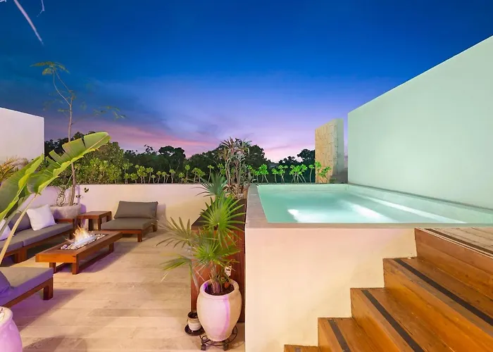 Holiday home Luxury Penthouse! Private Rooftop Pool Elevator