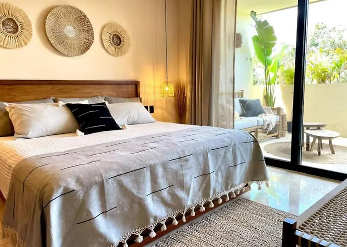 Luxury Penthouse! Private Rooftop Pool Elevator